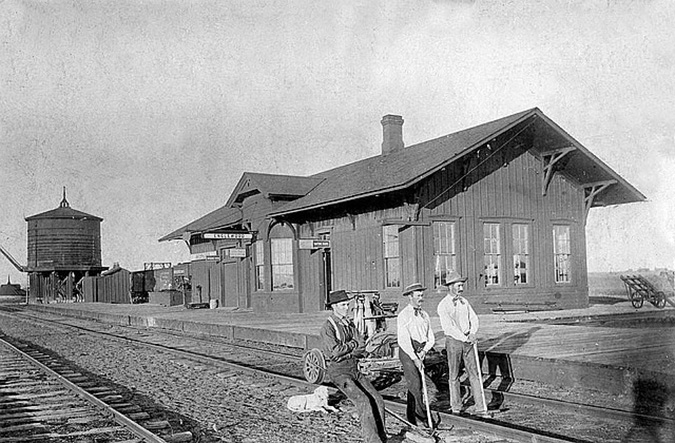 ATSF employees at work. ATSF employees at work.