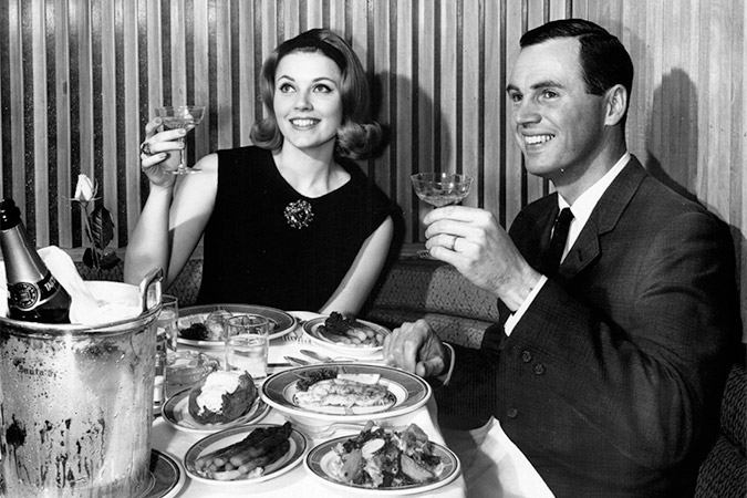 A couple enjoys dinner served on Santa Fe’s Mimbreño china A couple enjoys dinner served on Santa Fe’s Mimbreño china