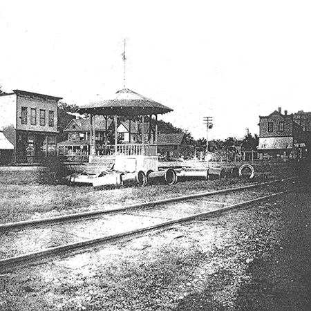 Photo Courtesy of Wayzata Historical Society: On Lake and Broadway in 1900 Photo Courtesy of Wayzata Historical Society: On Lake and Broadway in 1900
